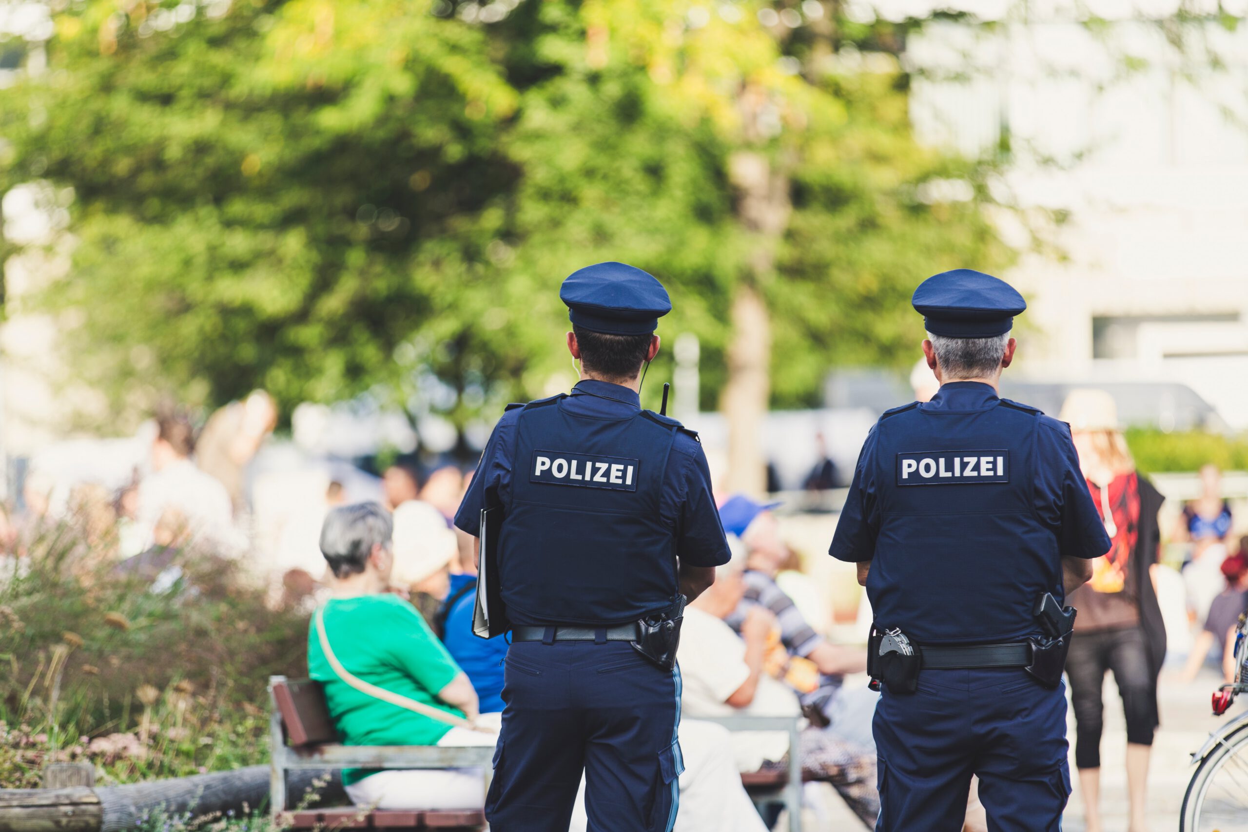 Aachener Polizisten funken “Sieg Heil” vor Synagoge