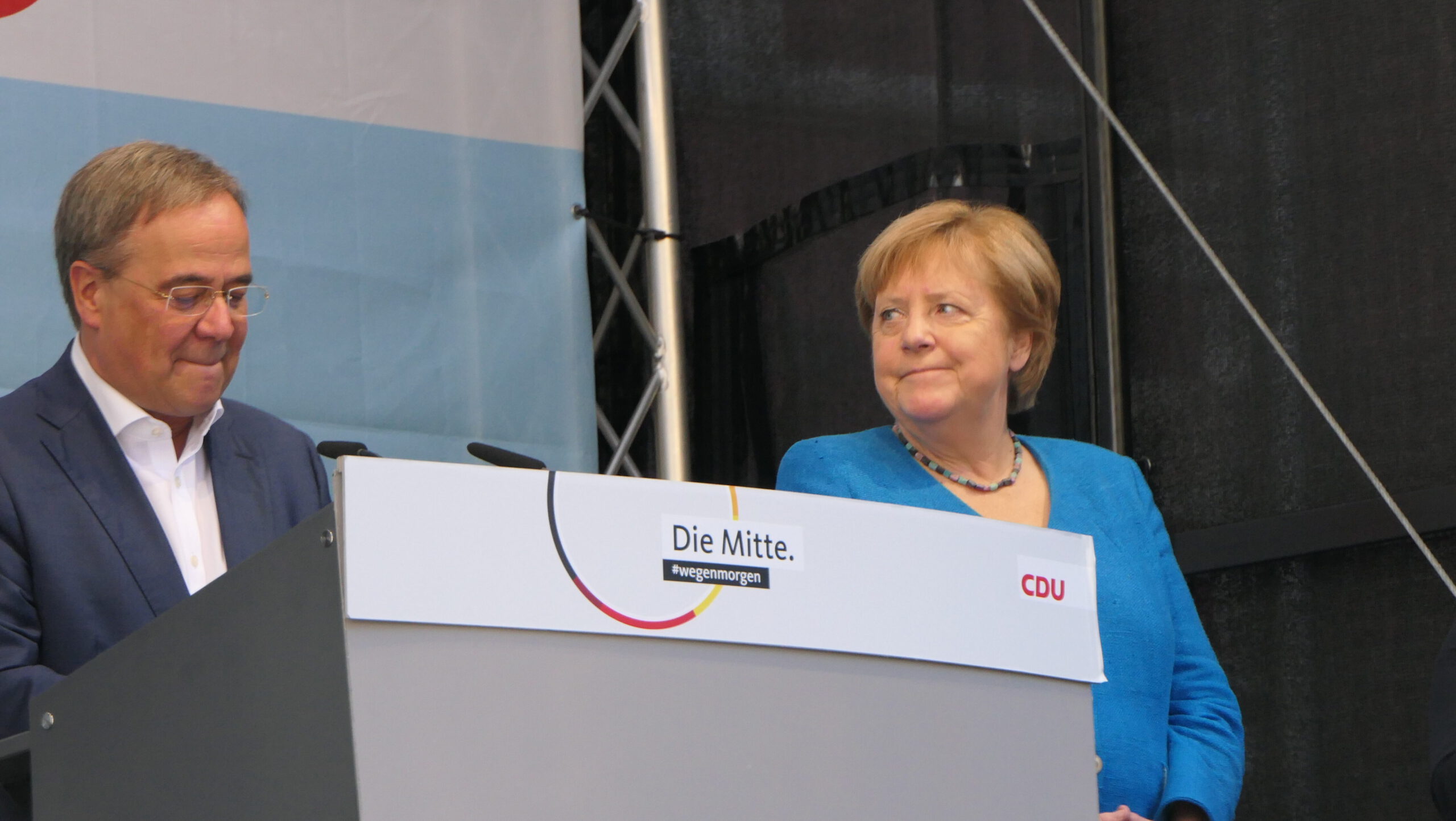 Begleitet von Protest und Printen: Angela Merkel besucht Aachen